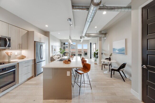 Building Photo - 3198 Blake St