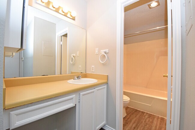 Building Photo - King Albert