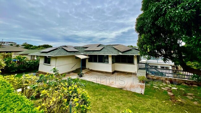 Building Photo - 99-639 Halawa Dr