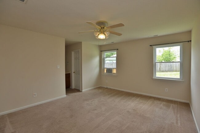 Building Photo - Ranch Home - Backs to Community Pool & Playgrounds - Pet-Friendly - Available 06-23-26!