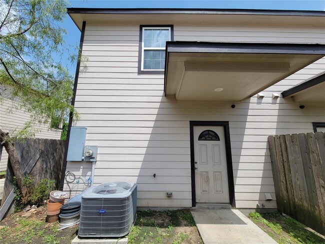 Building Photo - 9034 Jutland Rd