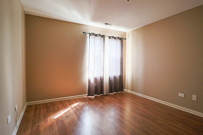 Building Photo - 57 E Hattendorf Ave
