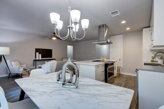 Building Photo - 3208 Northeast Dr