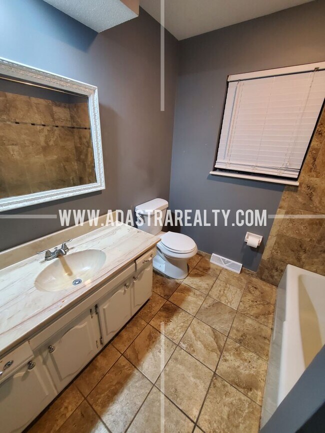 Building Photo - Beautiful Shawnee Home-AVAILABLE in JUNE!!