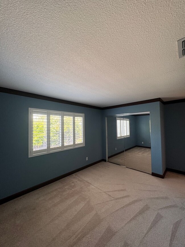 Building Photo - 1762 River Oaks Cir