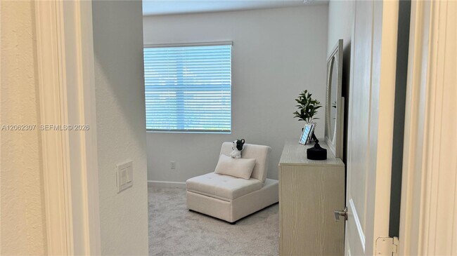 Building Photo - 401 SE Crossoak Ln