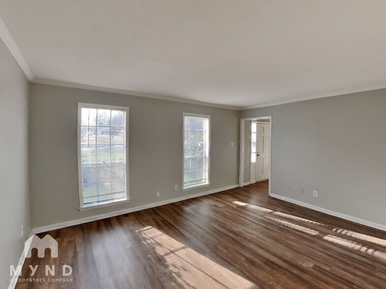 Building Photo - 2888 Baywood Dr