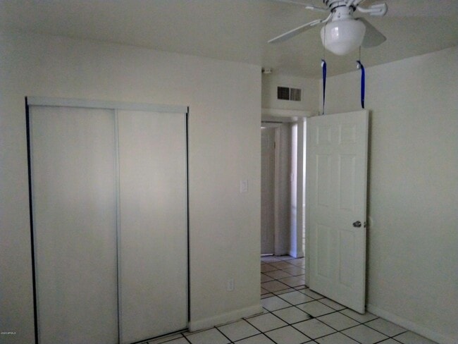 Building Photo - 2133 W Adams St