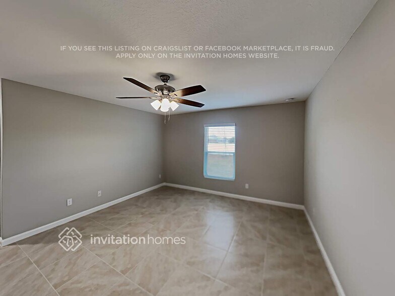 Building Photo - 3802 SW Daisy St