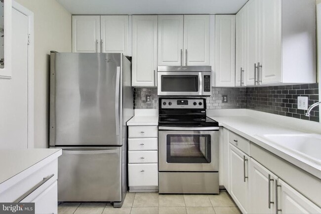 Primary Photo - 9040 Centerway Rd