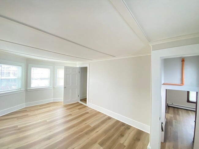 Building Photo - 125 N Main St