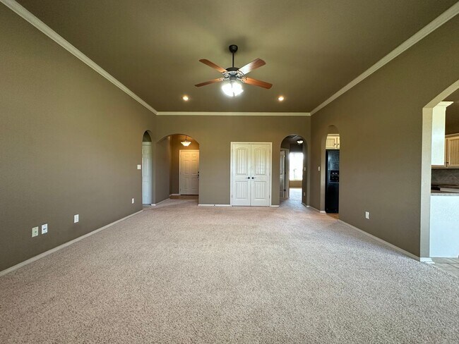 Building Photo - Spacious Elegance: Your Dream 3 Bed, 2 Bath Home with a Cozy Fireplace and 2-Car Garage!