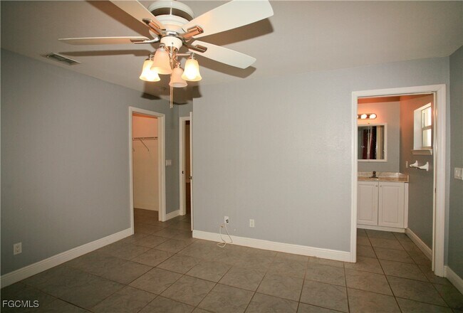 Building Photo - 606 SE 6th Terrace