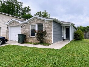 Building Photo - 200 Whitestone Dr NE