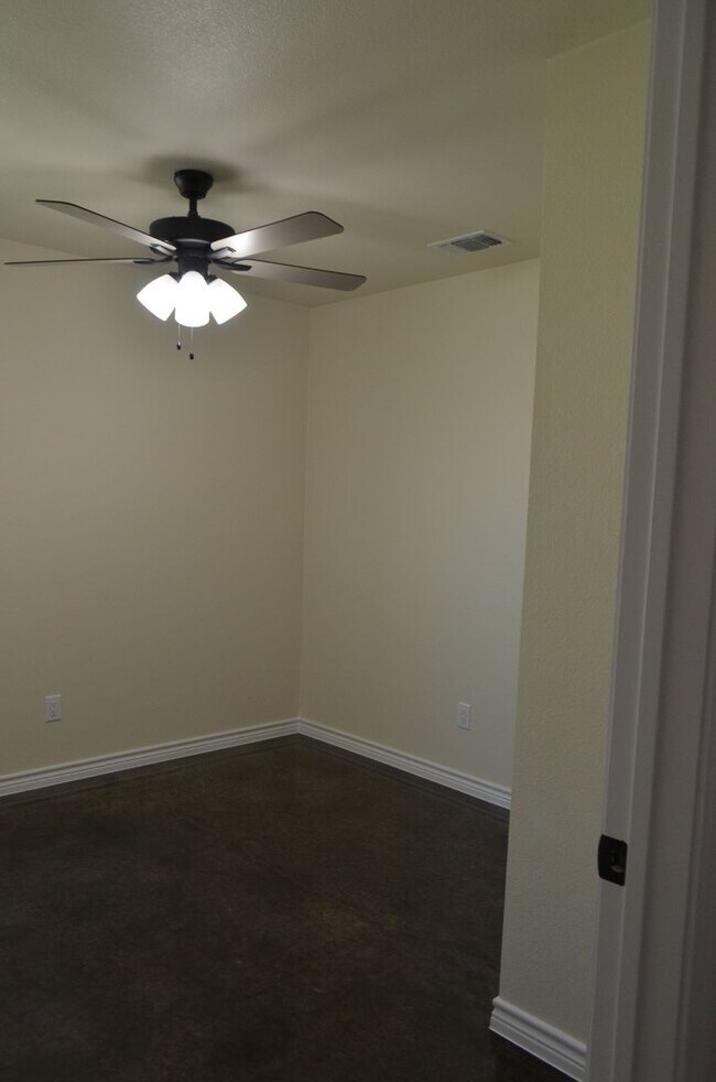 Building Photo - 1001 Cline Dr