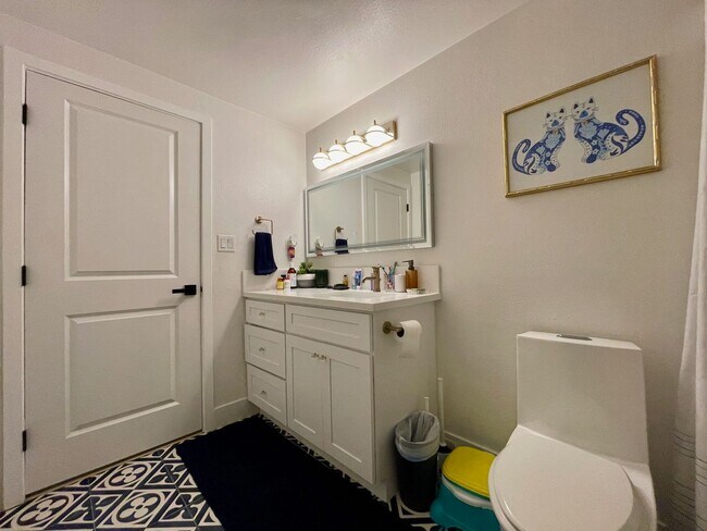 Building Photo - Gorgeous Mid century Modern home in San Ca...