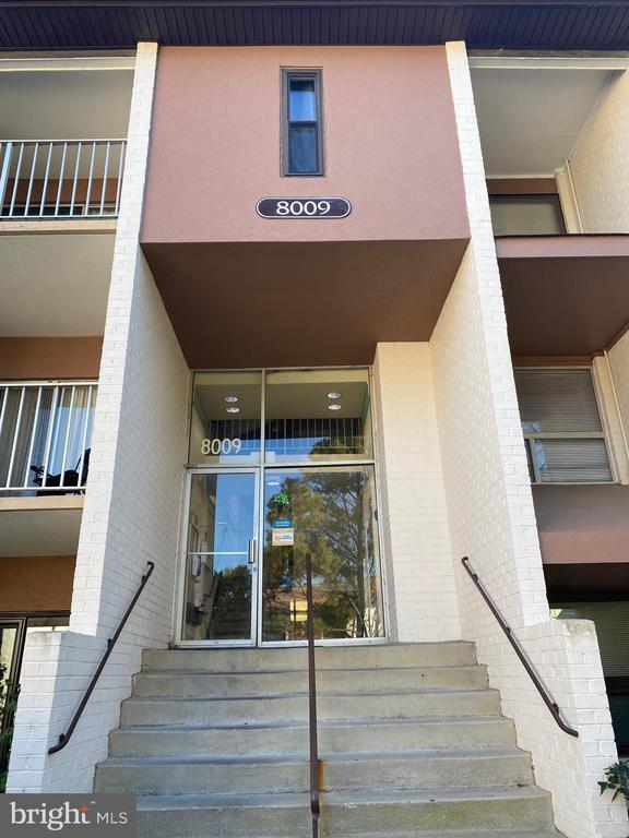 Building Photo - 8009 Mandan Rd