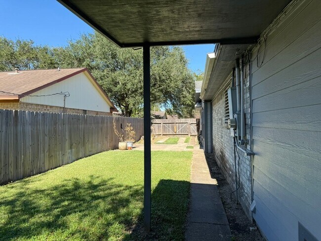 Building Photo - 12539 F Bar Dr