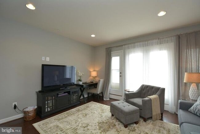 Building Photo - 702 Fair Winds Way