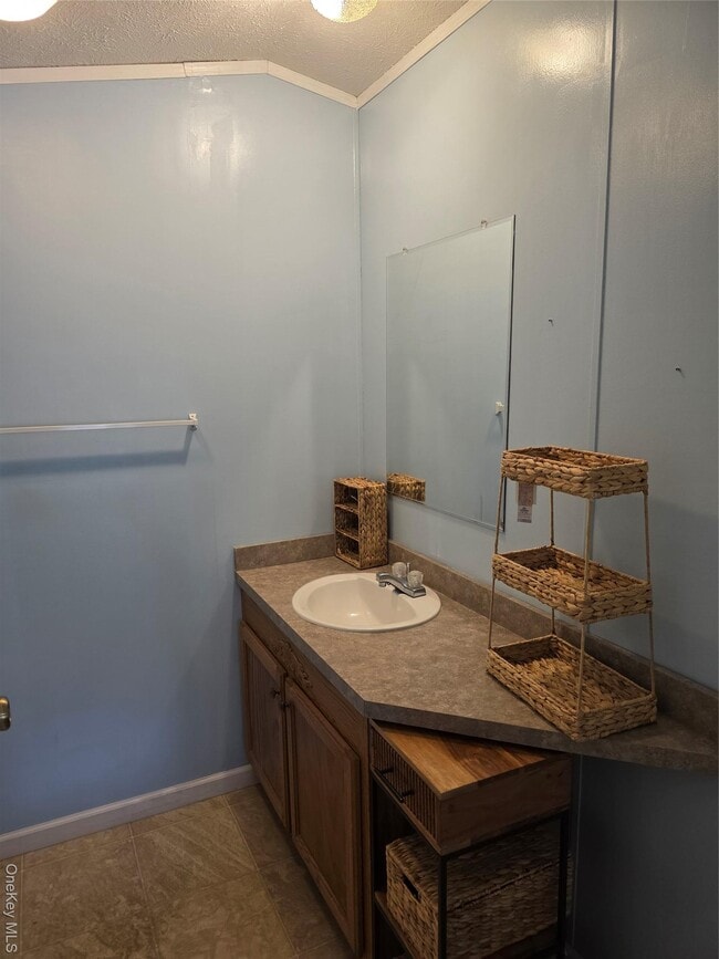 Building Photo - 8 Greenrose Dr