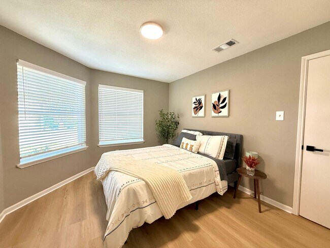 Building Photo - 6310 Briar Terrace Dr