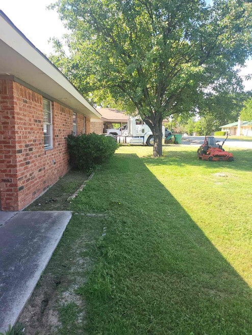 Building Photo - 305 Sierra Vista Dr