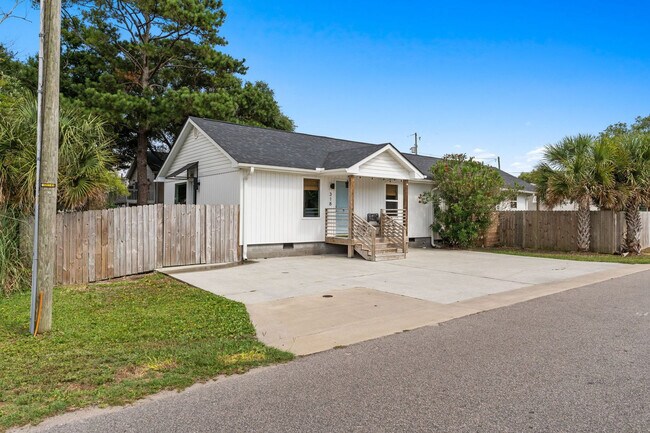 Building Photo - 318 Charlotte Ave