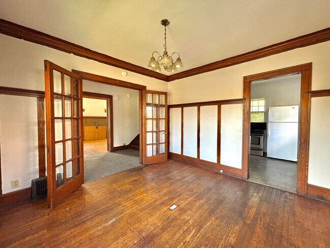 Building Photo - 1101 N Rose- 3 Bed/1 Bath House