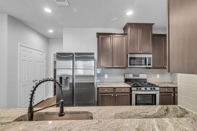 Building Photo - 935 Golden Willow Ln