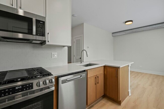 Building Photo - 432 S Maple Ave