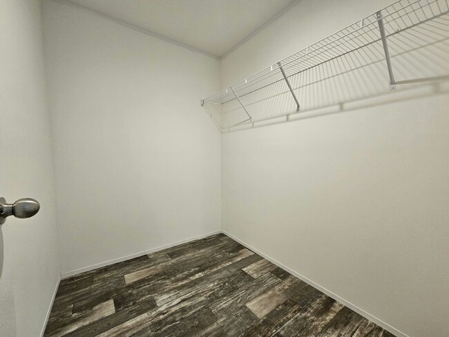 Building Photo - 6700 Hidden Oaks Dr