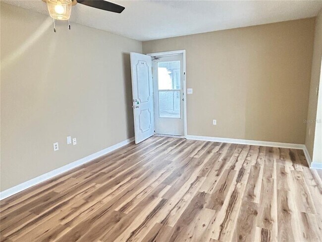 Building Photo - 1103 Cypress Gardens Blvd