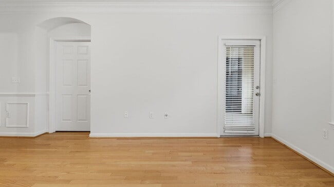 Building Photo - RENOVATED 1 BEDROOM 1 BATH CONDO IN THE COLONNADE IN KENTLANDS