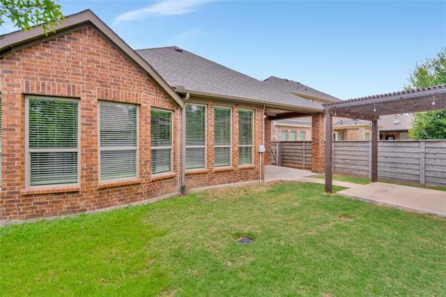 Building Photo - 855 Forest St