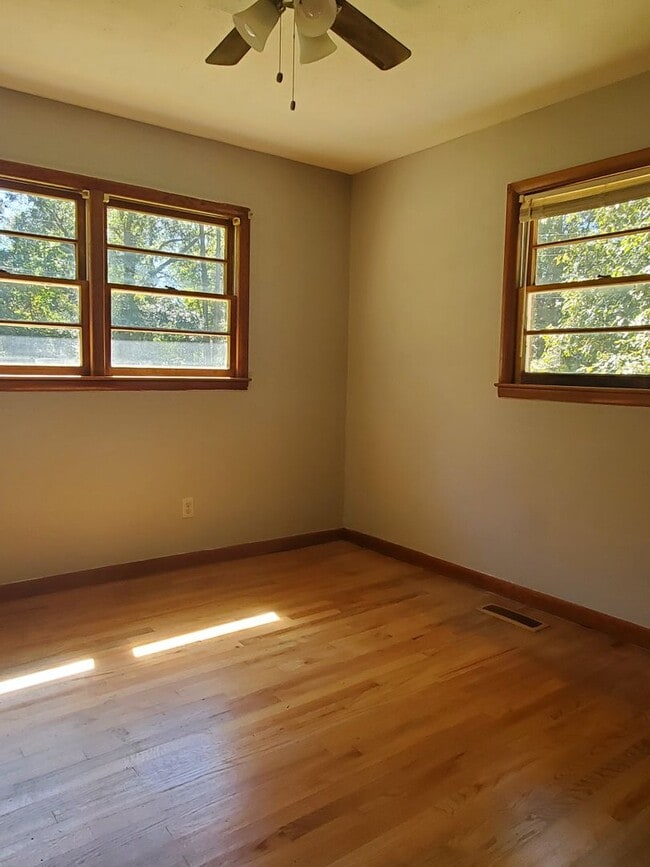 Building Photo - Cozy Three Bedroom Home!