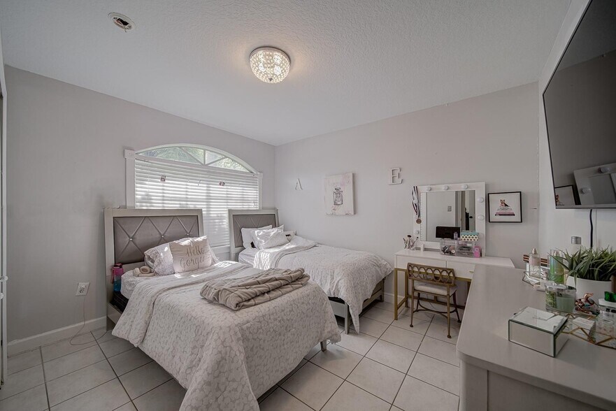 Building Photo - 18128 SW 151st Ave