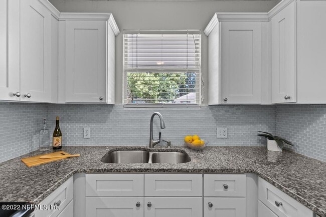 Building Photo - 1058 Willis Dr