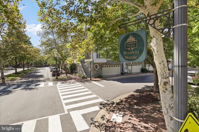 Building Photo - 5053 Kilburn St