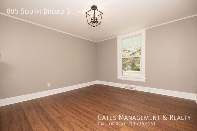 Building Photo - 805 S Broad St