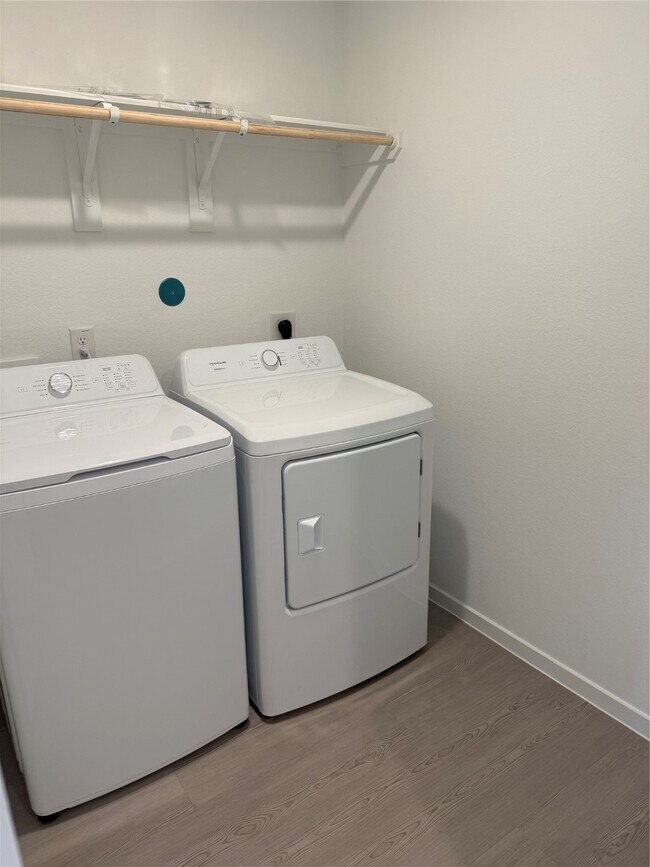 Building Photo - 2527 Night Emerald Dr