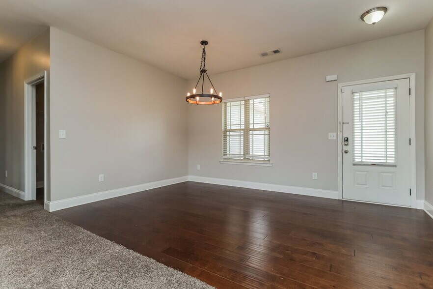 Building Photo - 547 Joneus Dr