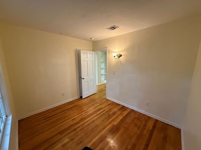 Building Photo - Pensacola - North Hill - 3 bedroom, 2 bath...