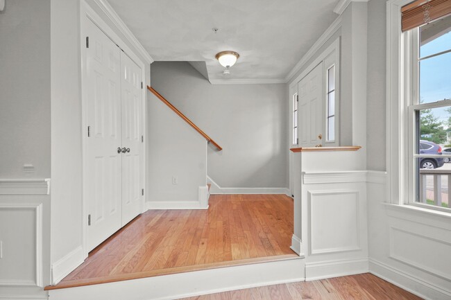 Building Photo - 215 Harvard St