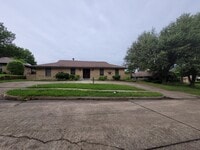 Building Photo - 110 La Fawn Cir