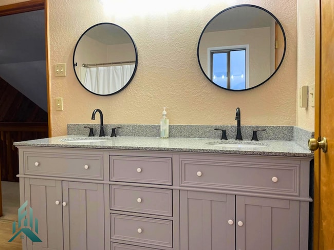 Building Photo - 3-bedroom, 2-bathroom house in Witham Hill