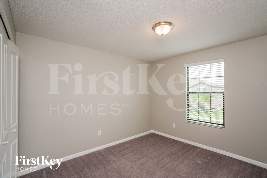 Building Photo - 9627 Sage Creek Dr