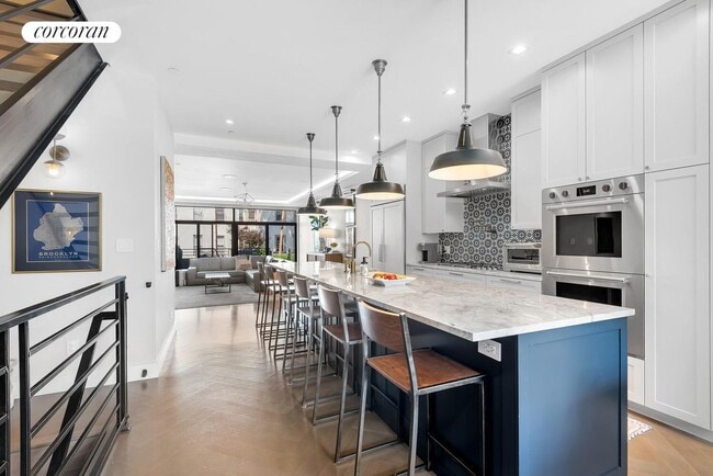 Building Photo - 164 Diamond St