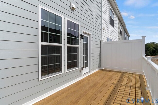 Building Photo - 13800 Village View Dr