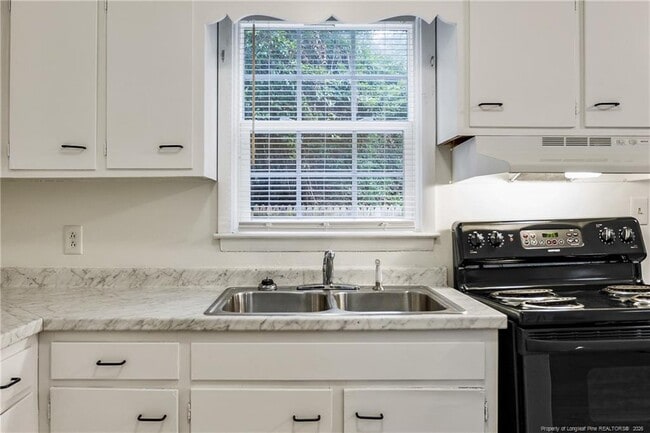 Building Photo - 816 Pilot Ave