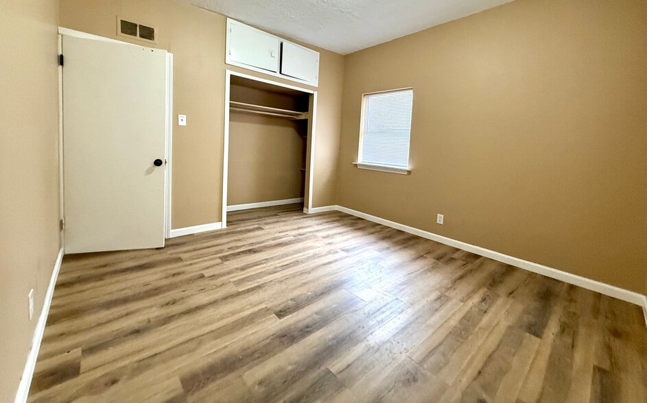 Building Photo - 1535 N Jackson Ave